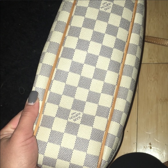 Traded** Louis Vuitton crossbody bag - Picture 5 of 16